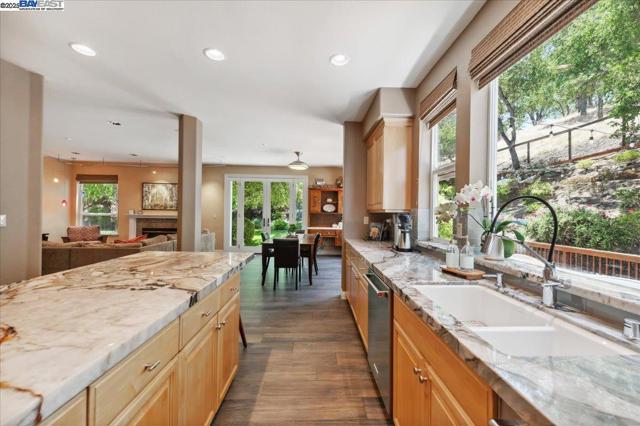 3761 SMALLWOOD COURT, Pleasanton CA: https://media.crmls.org/mediaz/b4a8a266-bace-4ada-be16-25979fefa69f.jpg