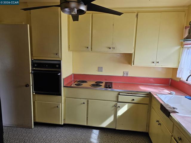 Image 13 of 38 For 627 Kern St  