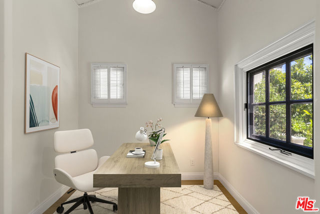 8607 Clifton Way, Beverly Hills CA: https://media.crmls.org/mediaz/b4a9d073-e1b8-4ed0-a206-69d7a6d86059.jpg