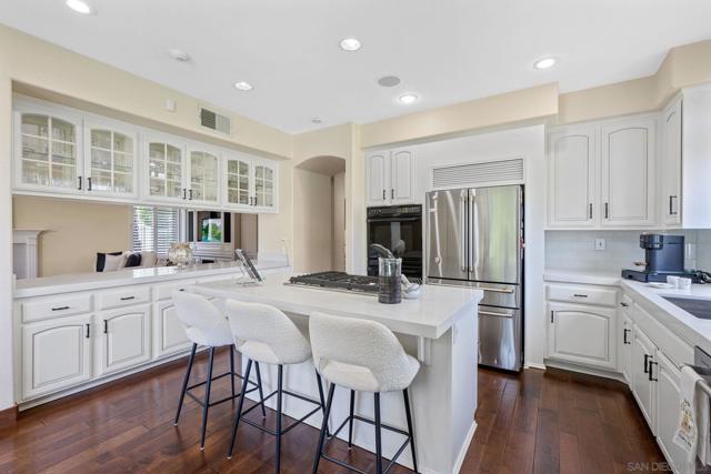 1006 Acero St, Chula Vista CA: https://media.crmls.org/mediaz/b4a9ecd5-1ba9-4028-a2de-c48e35768265.jpg