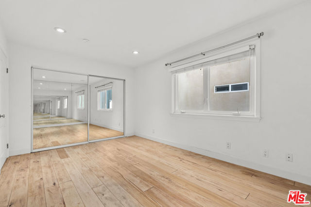 20 Quarterdeck Street, Marina del Rey CA: https://media.crmls.org/mediaz/b4aa3cc0-7638-4a20-b115-7cc8508e2883.jpg