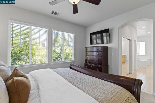 1560 Craiglee Way, San Ramon CA: https://media.crmls.org/mediaz/b4aa4dca-76cb-42bc-bd17-6975f7d45de1.jpg