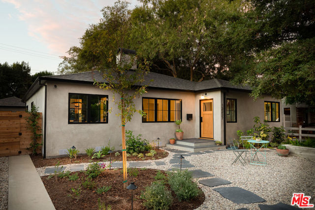 12227 La Maida Street, Valley Village CA: https://media.crmls.org/mediaz/b4aa57e9-d8a2-4195-9280-66f256e85d81.jpg