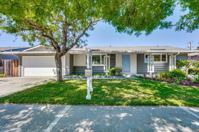 10211 E Estates Drive, Cupertino CA: https://media.crmls.org/mediaz/b4aa6f40-2978-4595-ba44-1540051a2833.jpg