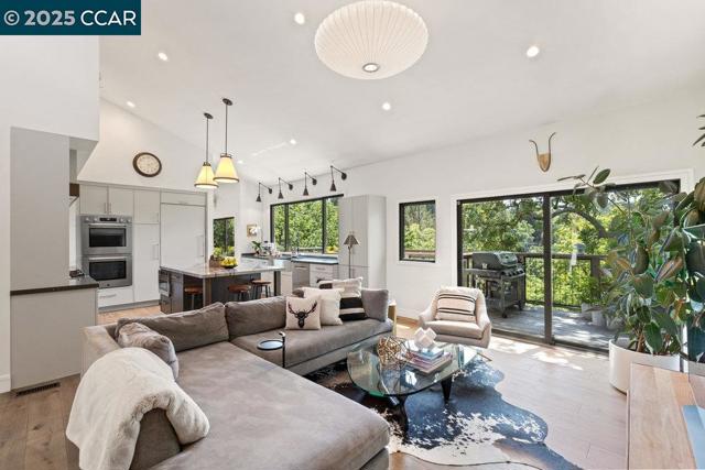 46 E Altarinda, Orinda CA: https://media.crmls.org/mediaz/b4aac71b-ce04-4966-8041-2b825a4208a1.jpg