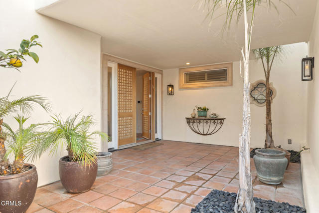 1571 Mandalay Beach Road, Oxnard CA: https://media.crmls.org/mediaz/b4ab260a-6199-4731-87fa-a5f227b75c82.jpg