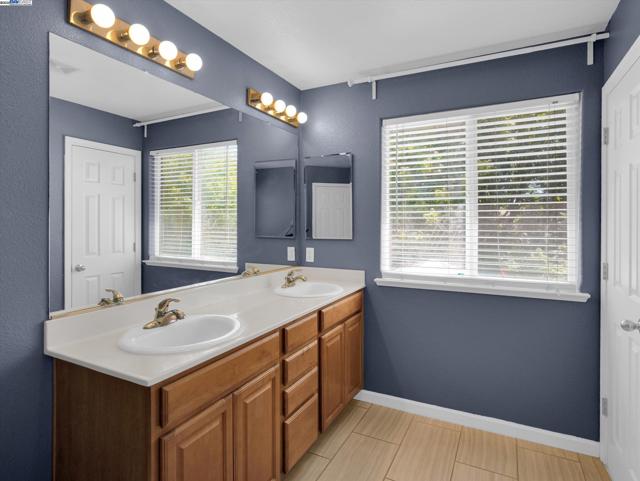 1413 Angus St, Patterson CA: https://media.crmls.org/mediaz/b4ab82a2-6526-435c-a013-a33a6d4eabe7.jpg