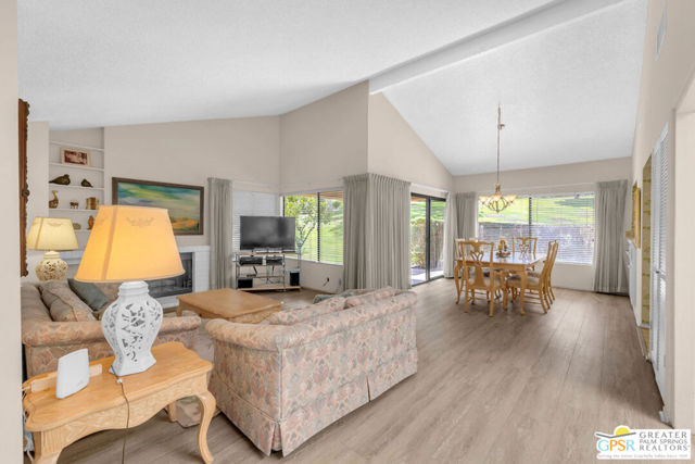 73283 Phoebe Court, Palm Desert CA: https://media.crmls.org/mediaz/b4abb5bb-d2b7-47e2-9eba-fd76f24f306e.jpg