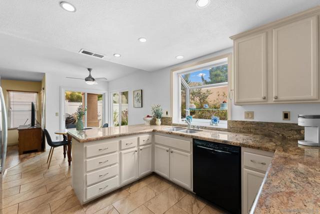 729 Mosaic Cir, Oceanside CA: https://media.crmls.org/mediaz/b4ac3135-19f8-4d2b-ab8b-6daf2e46123e.jpg