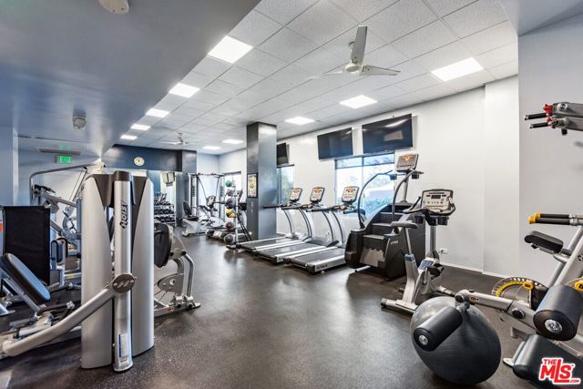 10501 Wilshire Boulevard, Los Angeles CA: https://media.crmls.org/mediaz/b4acf689-f15c-4430-858d-bf1c8befc946.jpg