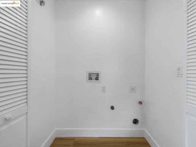 1415 10Th St, Berkeley CA: https://media.crmls.org/mediaz/b4acfb4f-c14f-45c8-957d-69ebe822ad3c.jpg