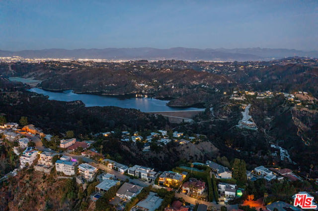 1632 Stradella Road, Los Angeles CA: https://media.crmls.org/mediaz/b4ad0f6c-fb86-4929-b2f5-8c0ed615055b.jpg