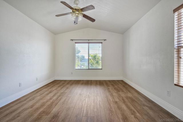 4811 Ventana Way, Oceanside CA: https://media.crmls.org/mediaz/b4ad12a6-106b-4c19-8b1e-aab1864de249.jpg