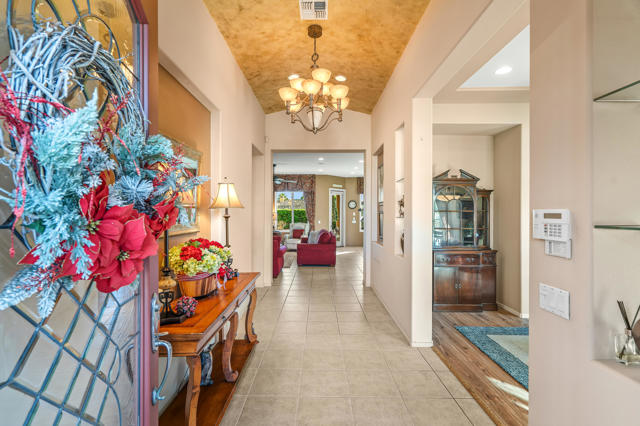 17 Corte Del Sol, Rancho Mirage CA: https://media.crmls.org/mediaz/b4ae1162-e5a5-4f5e-99a6-49223db1097a.jpg
