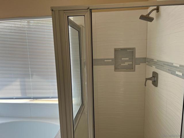 1370 Montego Ct, Vista CA: https://media.crmls.org/mediaz/b4ae4535-a682-4391-82e5-060a53ae9841.jpg