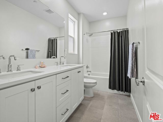 27717 Knoll View Place, Valencia CA: https://media.crmls.org/mediaz/b4afebc1-ffd4-4d5c-ac04-9debbd0e9186.jpg