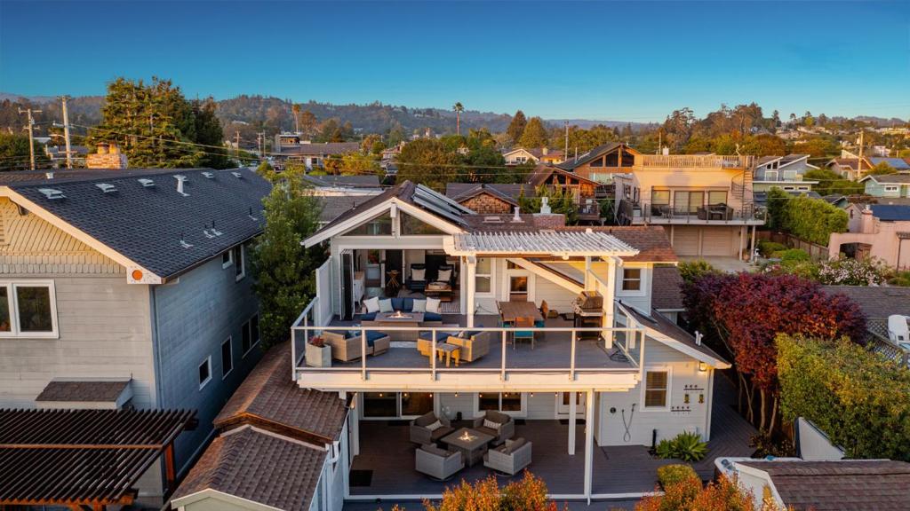 https://media.crmls.org/mediaz/b4b00561-0d38-4464-a0d2-055858f74d2f.jpg?preset=X-Large