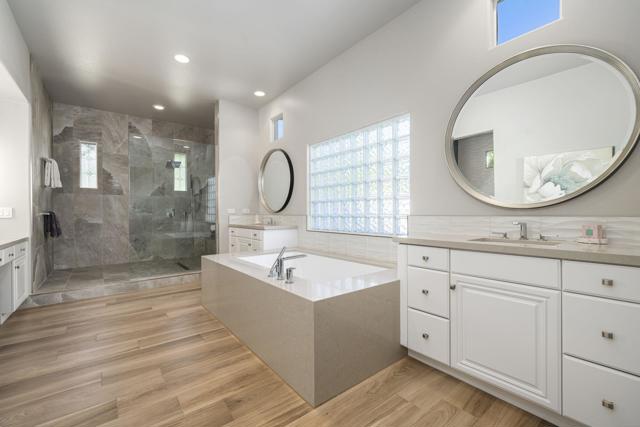 350 Loch Lomond Road, Rancho Mirage CA: https://media.crmls.org/mediaz/b4b01da1-8b9e-45ed-8cc1-865f310b6c61.jpg