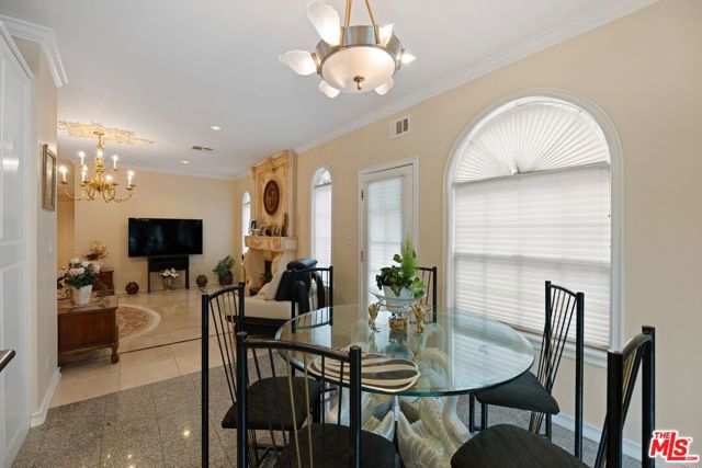 2431 Benedict Canyon Drive, Beverly Hills CA: https://media.crmls.org/mediaz/b4b079d1-dfd4-48ac-90cd-2e8248baa2f5.jpg