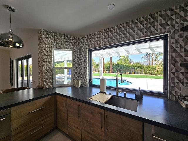 72278 Barbara Drive, Rancho Mirage CA: https://media.crmls.org/mediaz/b4b07c1e-3948-4dfc-ba41-e3c2da25c74f.jpg
