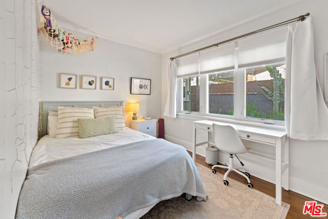 424 S Columbus Avenue, Glendale CA: https://media.crmls.org/mediaz/b4b0a85b-3f89-40ce-aaca-e059c3b20004.jpg
