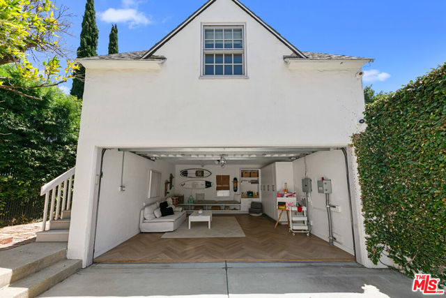 10736 Le Conte Avenue, Los Angeles CA: https://media.crmls.org/mediaz/b4b0abe6-3ffe-4edf-87f1-647833fa01ed.jpg