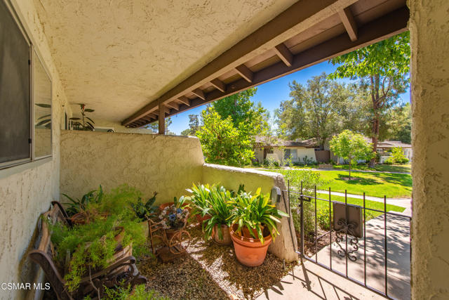 1122 Canterford Circle, Westlake Village CA: https://media.crmls.org/mediaz/b4b0ddd7-059f-47c2-a819-5aafaa122d58.jpg