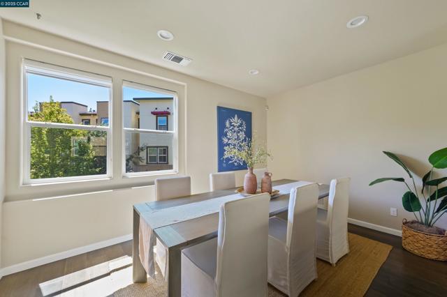 5637 Melodia Cir, Dublin CA: https://media.crmls.org/mediaz/b4b2b4ef-1a38-440a-af29-cc8168655f2d.jpg