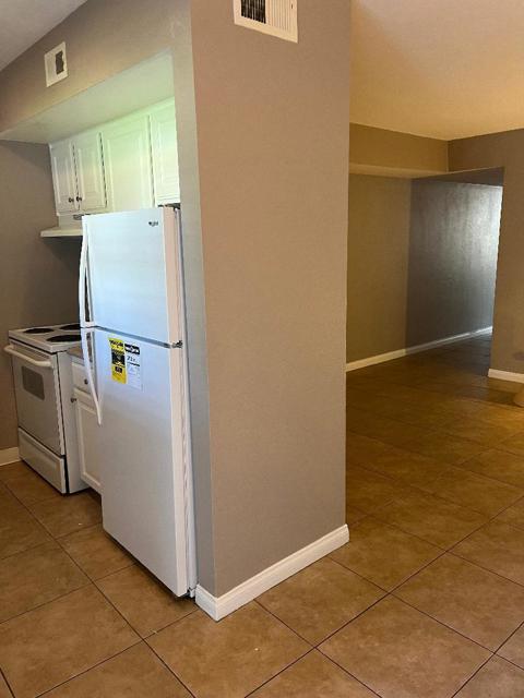 5300 E Waverly Drive, Palm Springs CA: https://media.crmls.org/mediaz/b4b2eff6-2704-49fe-85a1-04beb4d7f1d7.jpg