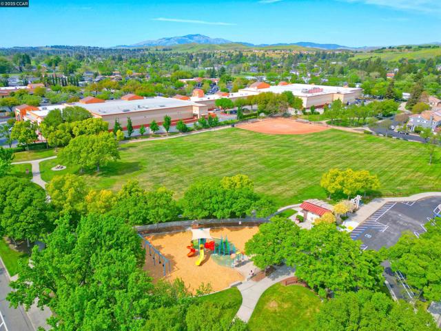 663 Greylyn Dr, San Ramon CA: https://media.crmls.org/mediaz/b4b2f749-d05e-4869-8cf9-7b13bcd9d63a.jpg