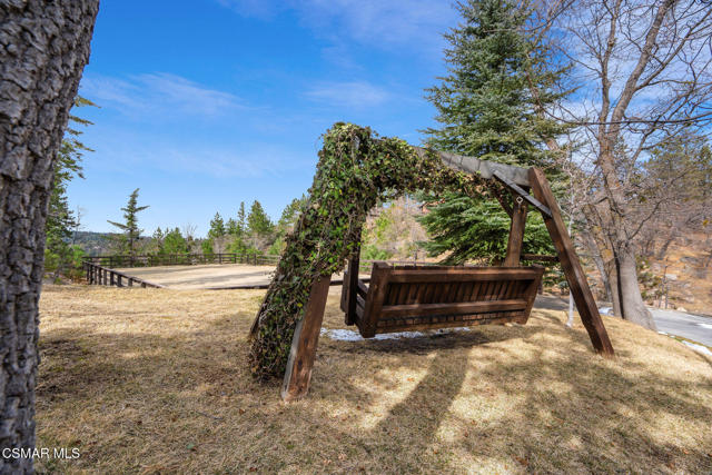 32310 Hummingbird Court, Running Springs CA: https://media.crmls.org/mediaz/b4b3cf6d-ed20-42ee-aadb-bb57abe1b8bd.jpg