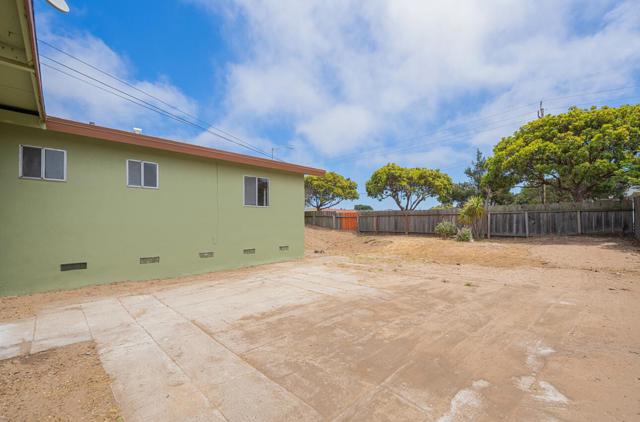 3114 Flower Circle, Marina CA: https://media.crmls.org/mediaz/b4b3e152-8d9f-4f42-b91d-0957f14cff8e.jpg