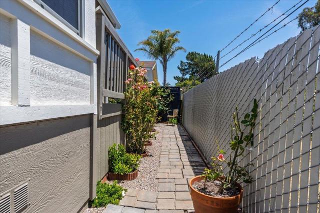 21 Primrose Street, Aptos CA: https://media.crmls.org/mediaz/b4b42998-1fb8-462d-9e8d-60bd40e5c1ed.jpg