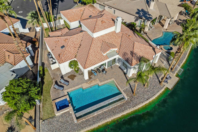 47380 Via Cordova, La Quinta CA: https://media.crmls.org/mediaz/b4b44a8c-0385-44c6-b613-65087ea82693.jpg