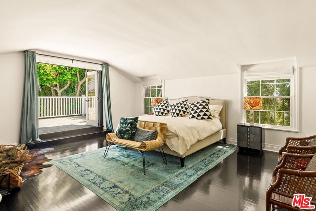2324 N Vermont Avenue, Los Angeles CA: https://media.crmls.org/mediaz/b4b4b68f-ce3a-42b5-a8bd-83eae9403c2c.jpg