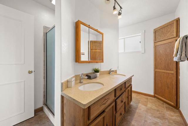 423 Riviera Drive, Union City CA: https://media.crmls.org/mediaz/b4b50116-1e9d-46d0-81f4-f50ec4d7f3ae.jpg