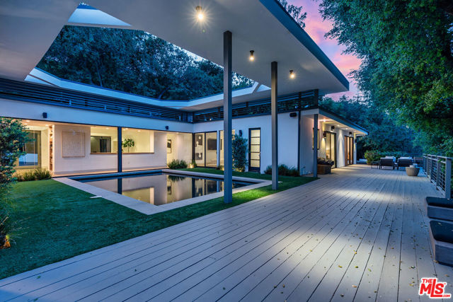 15941 Skytop Road, Encino CA: https://media.crmls.org/mediaz/b4b589b4-3616-44be-b96f-f40db2109dbe.jpg