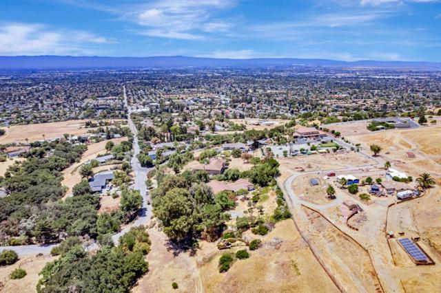 15231 Skyview Drive, San Jose CA: https://media.crmls.org/mediaz/b4b59811-33e1-4864-9445-f88e9489bbc6.jpg