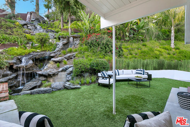 1415 Braeridge Drive, Beverly Hills CA: https://media.crmls.org/mediaz/b4b68245-ea53-4816-a07e-b2439d7d6fe9.jpg