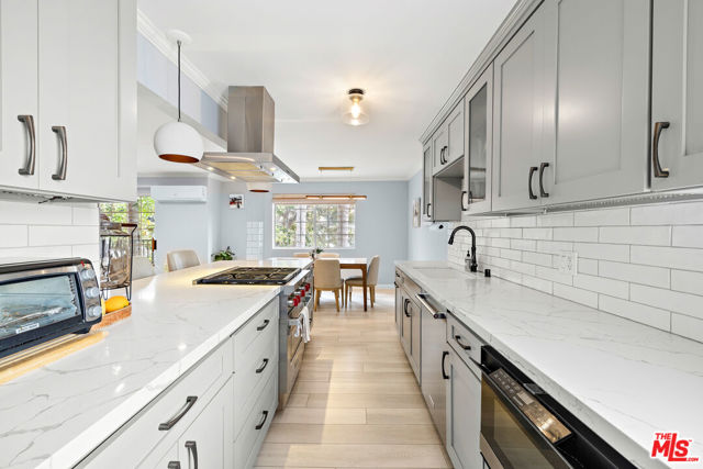 1228 14th Street, Santa Monica CA: https://media.crmls.org/mediaz/b4b6a6da-7cb8-471c-9318-8abc82769982.jpg