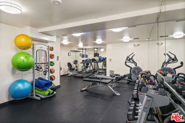 100 S Doheny Drive, Los Angeles CA: https://media.crmls.org/mediaz/b4b6cb62-529a-4436-9582-f3e79d70f96a.jpg