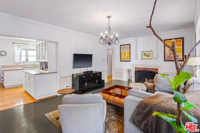 10614 Le Conte Avenue, Los Angeles CA: https://media.crmls.org/mediaz/b4b731d2-846c-4e19-8229-94f8a28f85aa.jpg