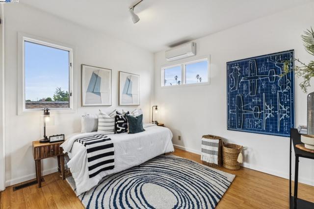 3215 Liberty Ave, Alameda CA: https://media.crmls.org/mediaz/b4b74821-9034-4cc3-98ba-ed94dd8f1a80.jpg