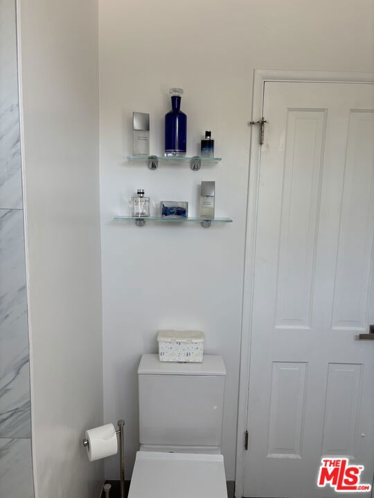 22491 Domingo Road, Woodland Hills CA: https://media.crmls.org/mediaz/b4b74dc7-a094-4564-b019-577d6c93e36f.jpg