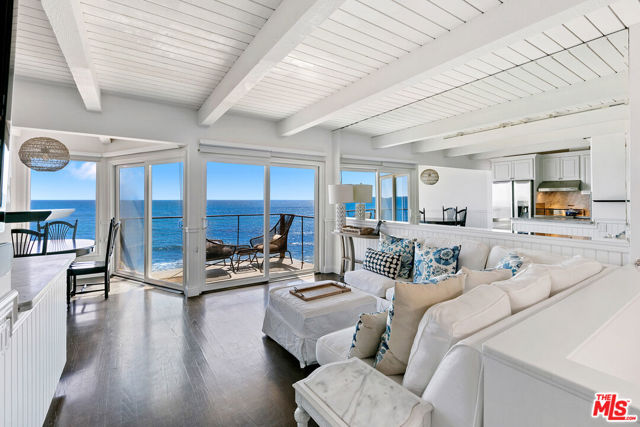 11856 Beach Club Way, Malibu CA: https://media.crmls.org/mediaz/b4b74fe5-b4c5-4cdf-9d9f-ba0c05941114.jpg