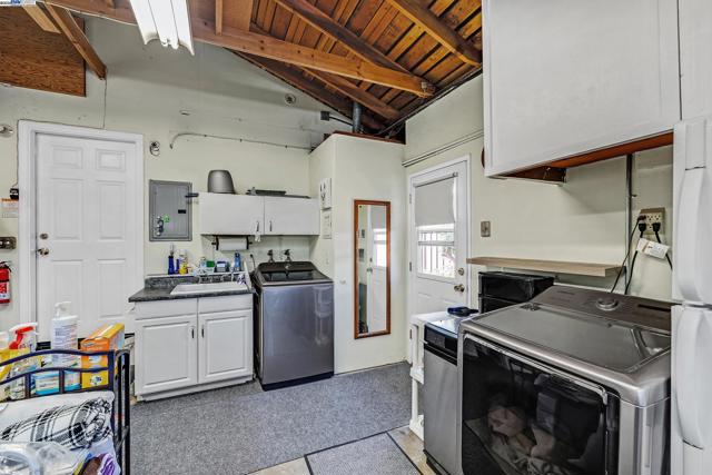 2611 Quail Ct., Union City CA: https://media.crmls.org/mediaz/b4b774a6-cebc-4111-9f86-5ee6c7d0546d.jpg