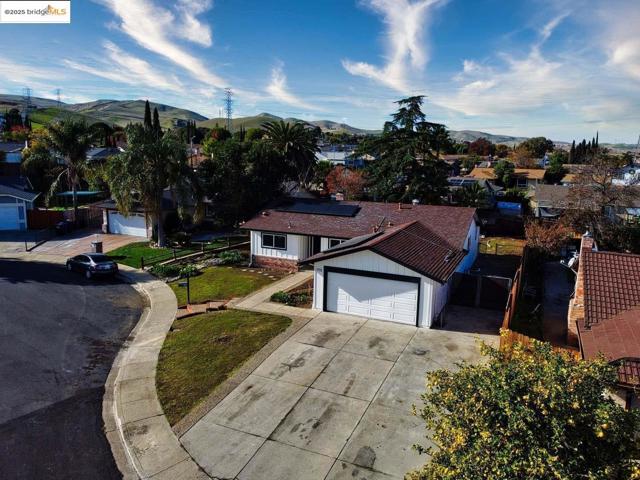 2112 Matthew CT, Pittsburg CA: https://media.crmls.org/mediaz/b4b775d4-c43a-4e96-9e16-fa1beb2ea5da.jpg