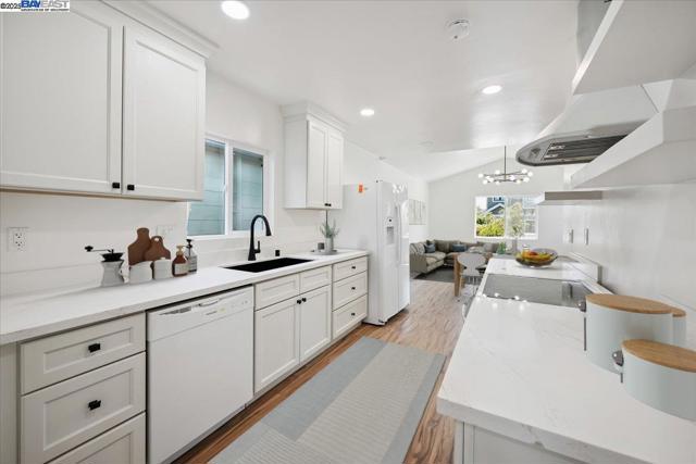 917 CHANNING WAY, Berkeley CA: https://media.crmls.org/mediaz/b4b7aac5-7b03-4e6b-bd2e-533cb00a322f.jpg