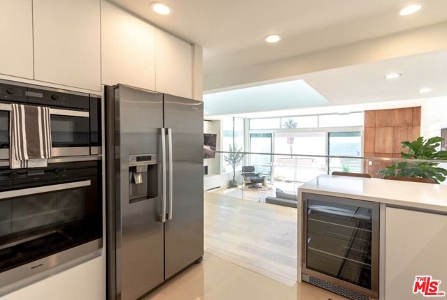 21349 Rambla Vista, Malibu CA: https://media.crmls.org/mediaz/b4b7d2fc-eb7b-410b-a29a-88e81f167238.jpg