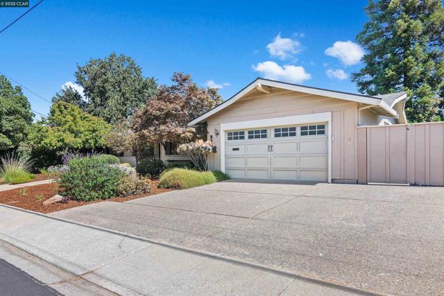 372 El Divisadero Ave, Walnut Creek CA: https://media.crmls.org/mediaz/b4b7e4df-59b5-4979-abbc-ee789f13f648.jpg